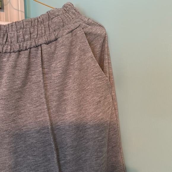 Gray V Neck Sweatshirt and Pants Set. Med. With Pockets and Wide Legs - Picture 5 of 5